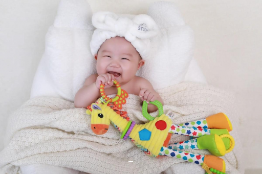 银川三个月宝宝正确抱姿